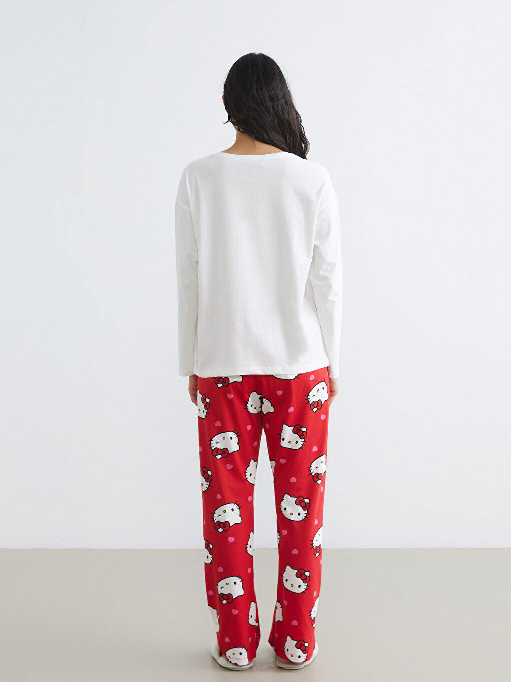 Kırmızı Hello Kitty Baskılı Kadın Pijama Takım-3