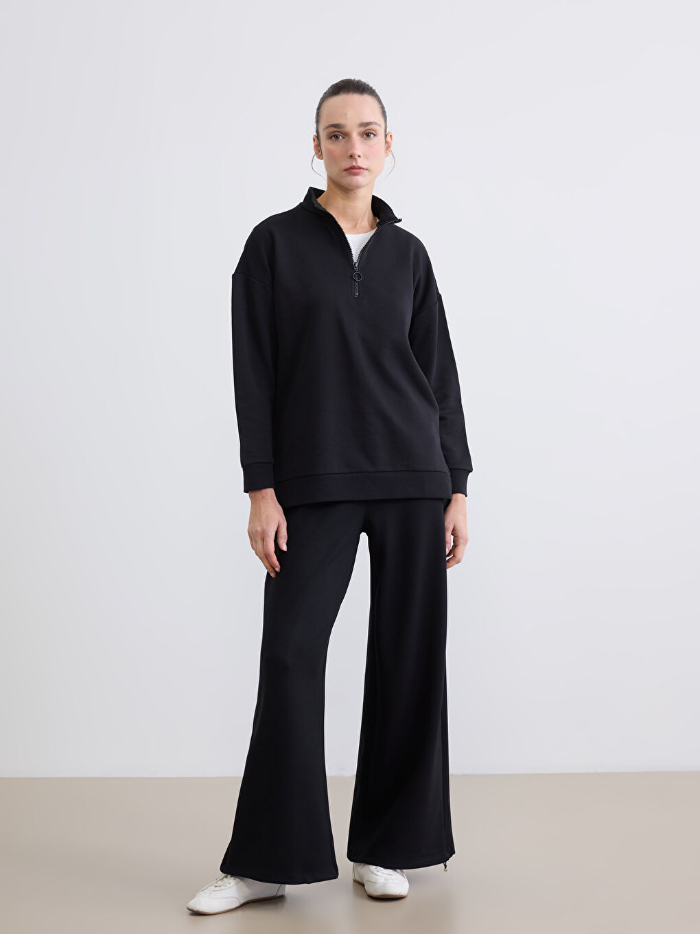 Siyah Dik Yaka Kadın Sweatshirt Tunik-1