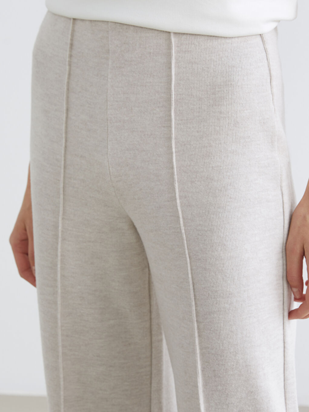 Women's Wide-Leg Trousers with an Elasticated Waist-2