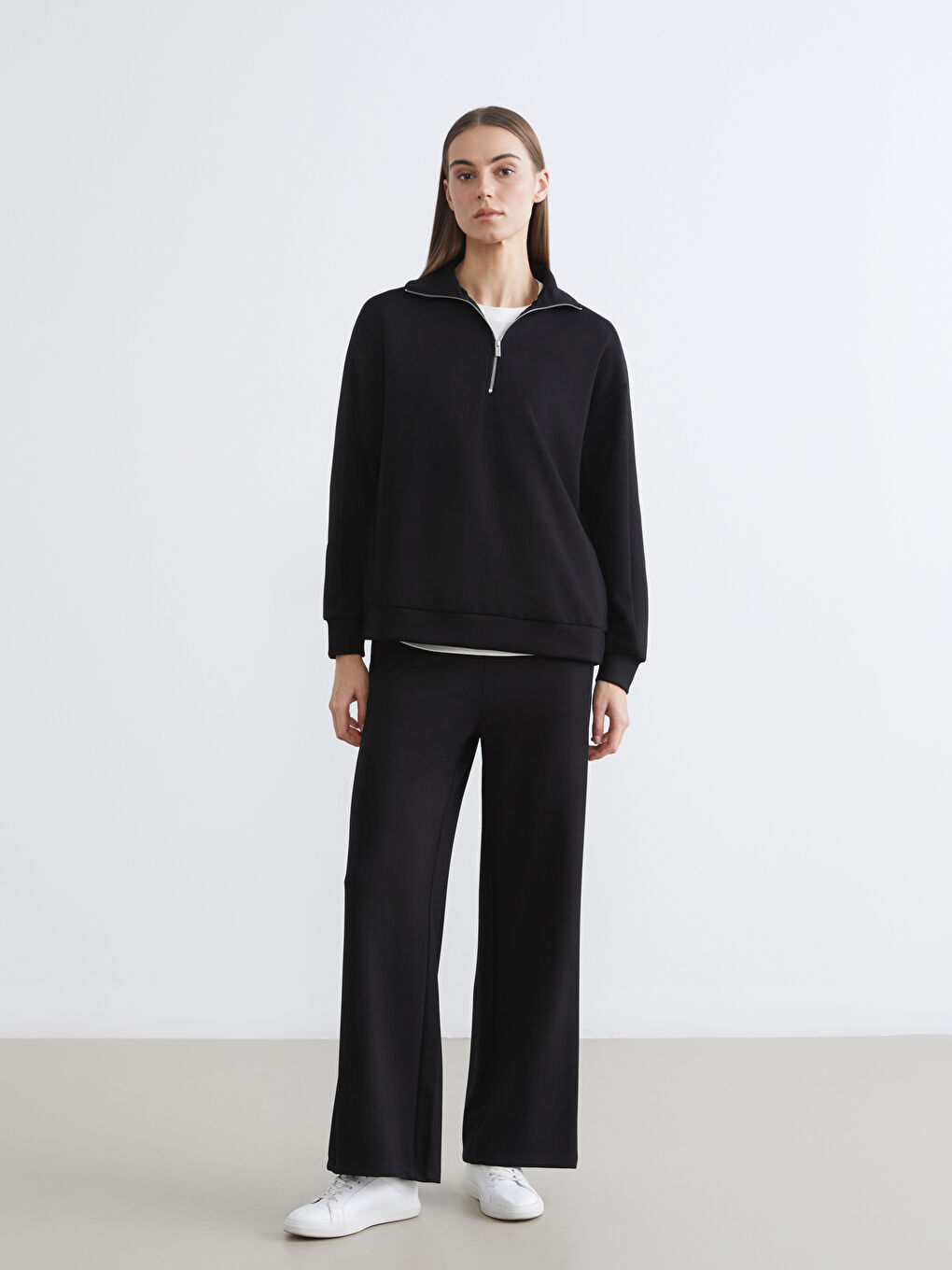 Siyah Dik Yaka Kadın Fermuarlı Sweatshirt-1