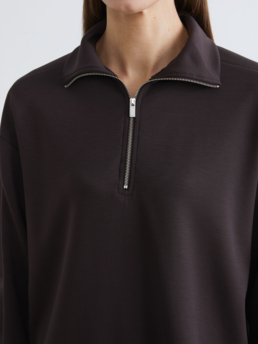 Kahverengi Dik Yaka Kadın Fermuarlı Sweatshirt-2
