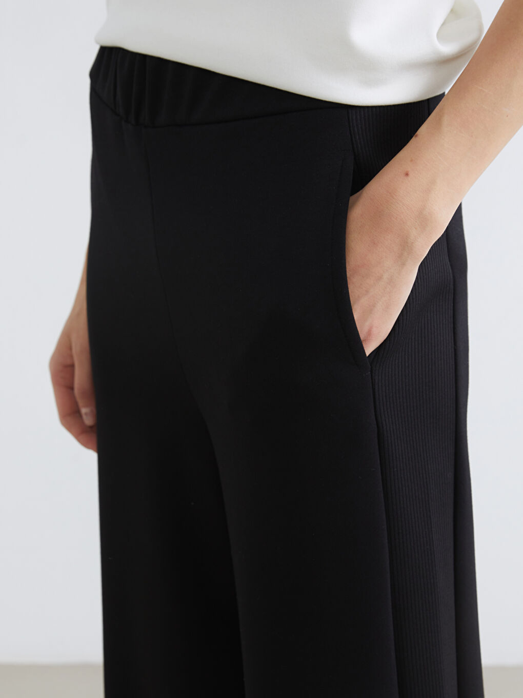 Siyah Beli Lastikli Kadın Eşofman Altı	-2