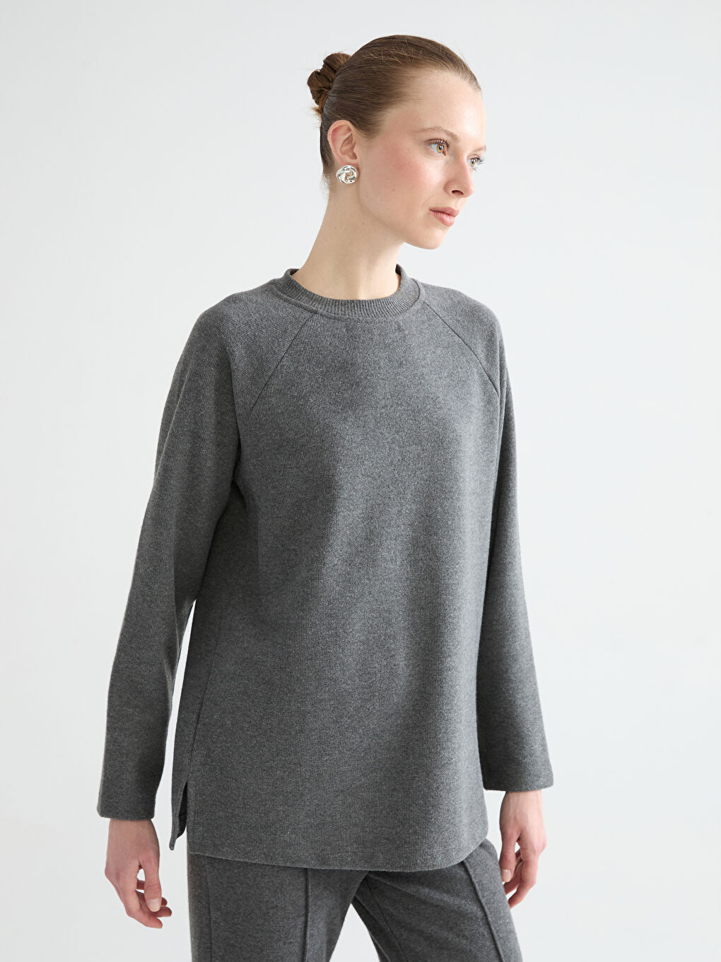 Antrasit Bisiklet Yaka Kadın Tişört