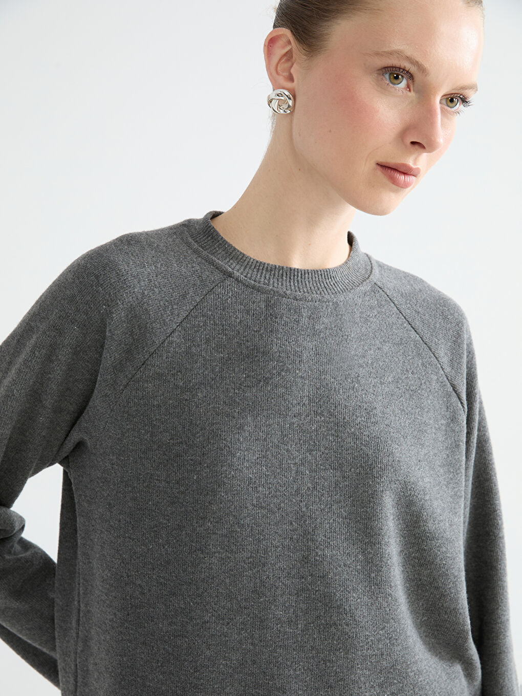 Antrasit Bisiklet Yaka Kadın Tişört-2