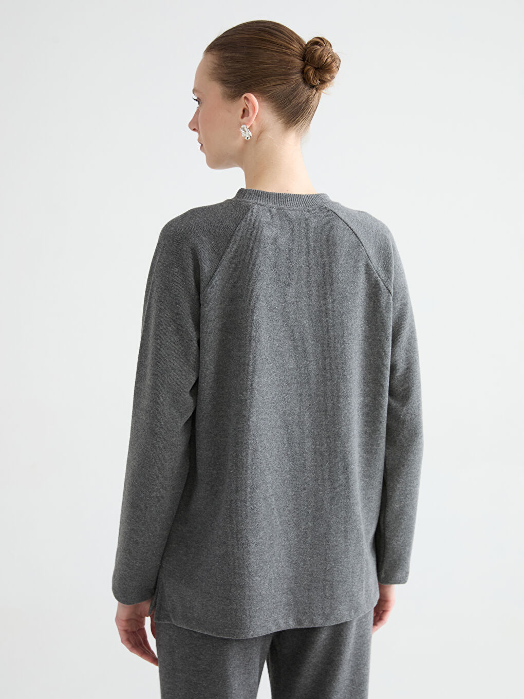 Antrasit Bisiklet Yaka Kadın Tişört-4