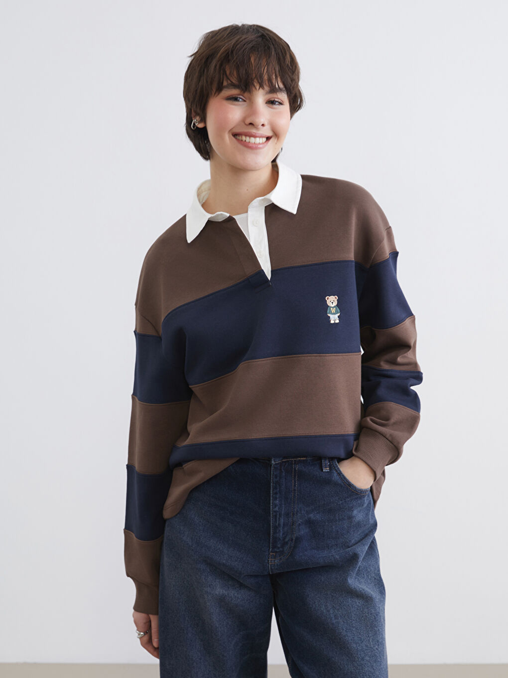 Lacivert Polo Yaka Ayı Nakışlı Kadın Kalın Sweatshirt