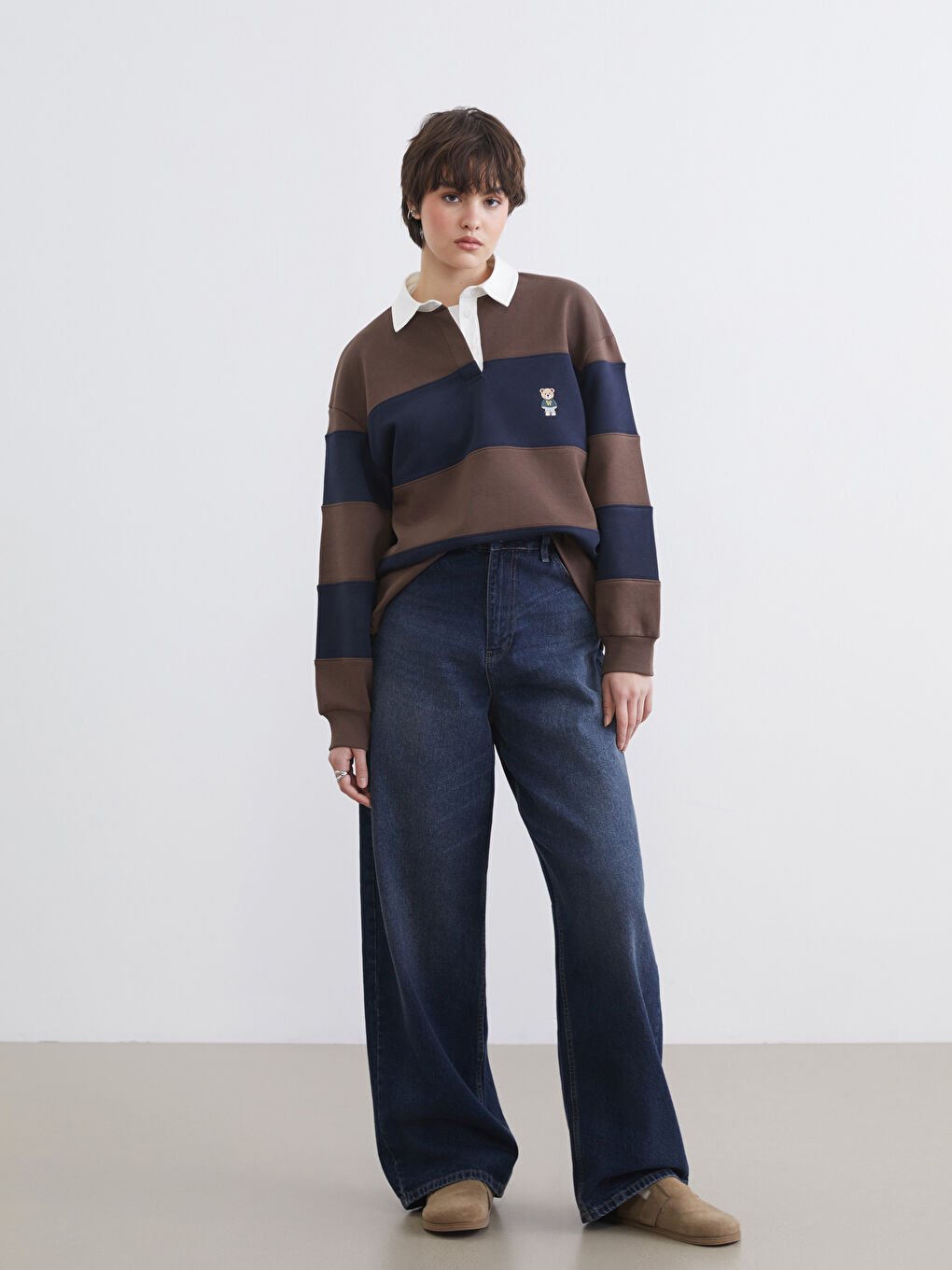 Lacivert Polo Yaka Ayı Nakışlı Kadın Kalın Sweatshirt-1