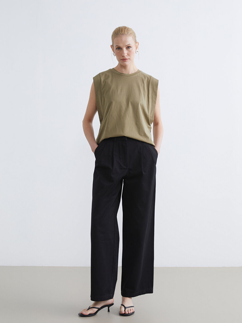 Loose Fit Pleated Women's Trousers