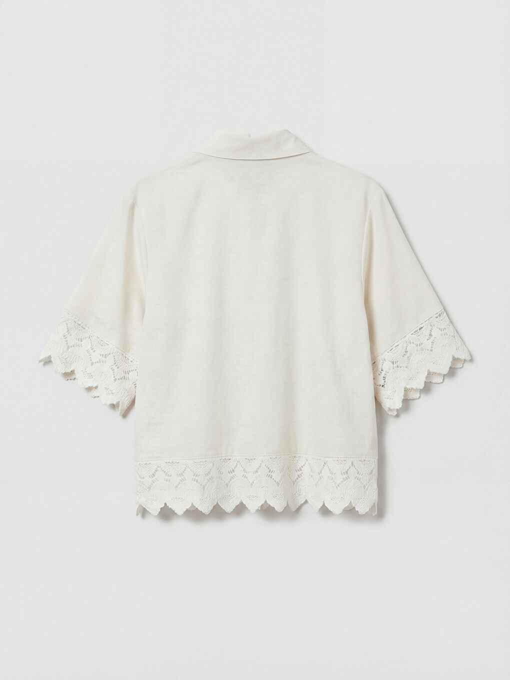 Ženska košulja sa čipkastim detaljima-5