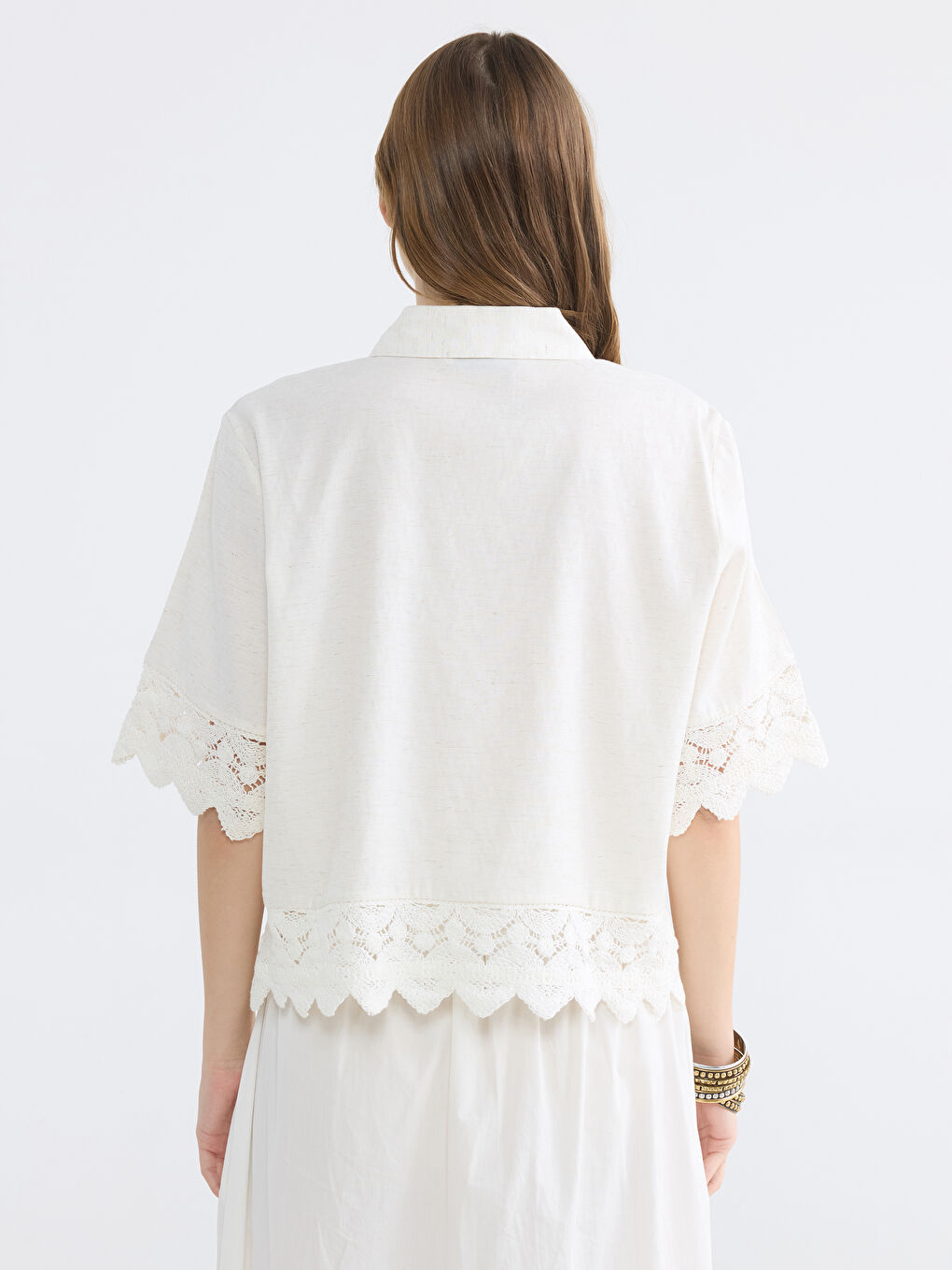 Ženska košulja sa čipkastim detaljima-3
