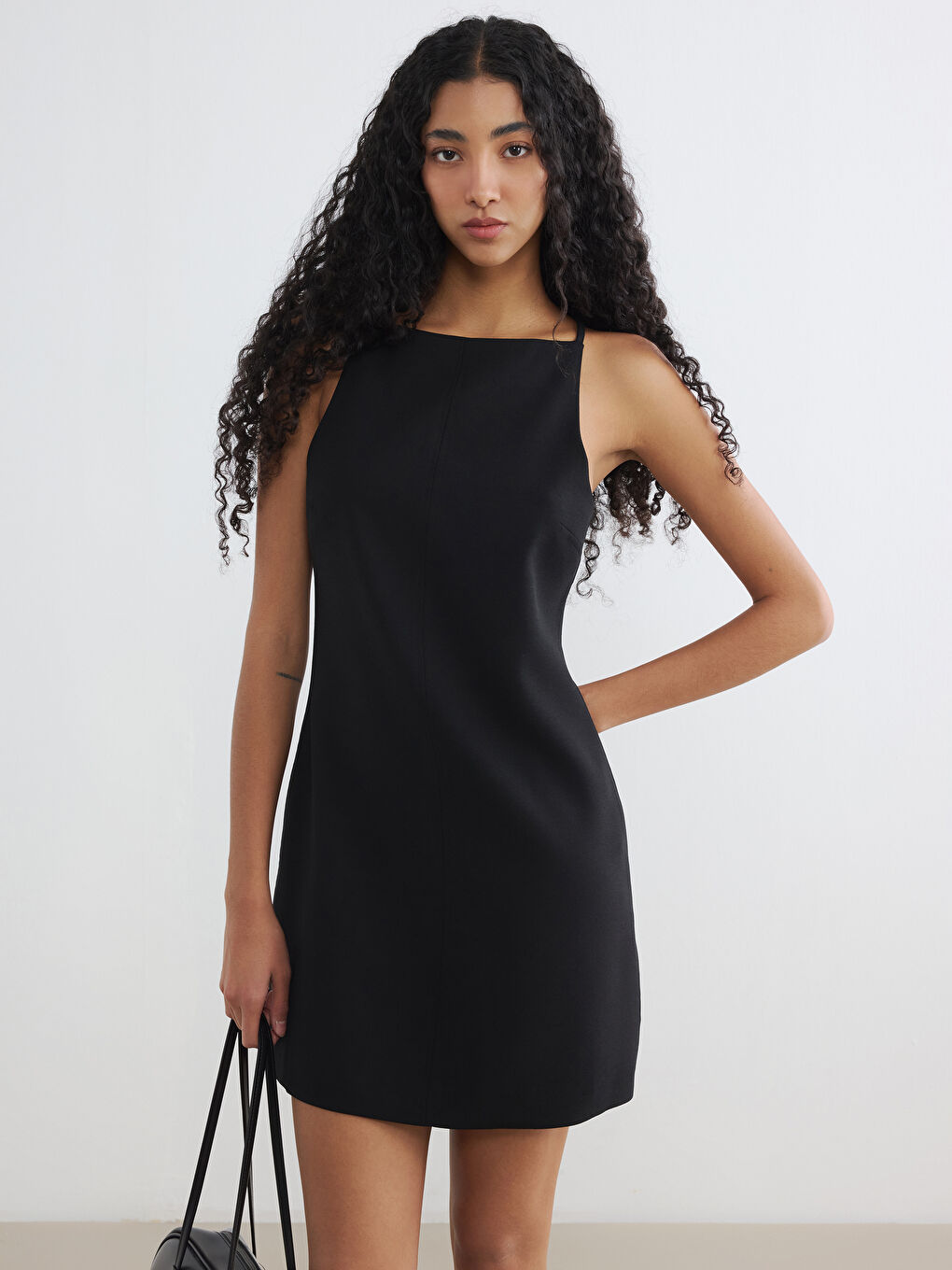 Μίνι φόρεμα με λαιμόκοψη halter