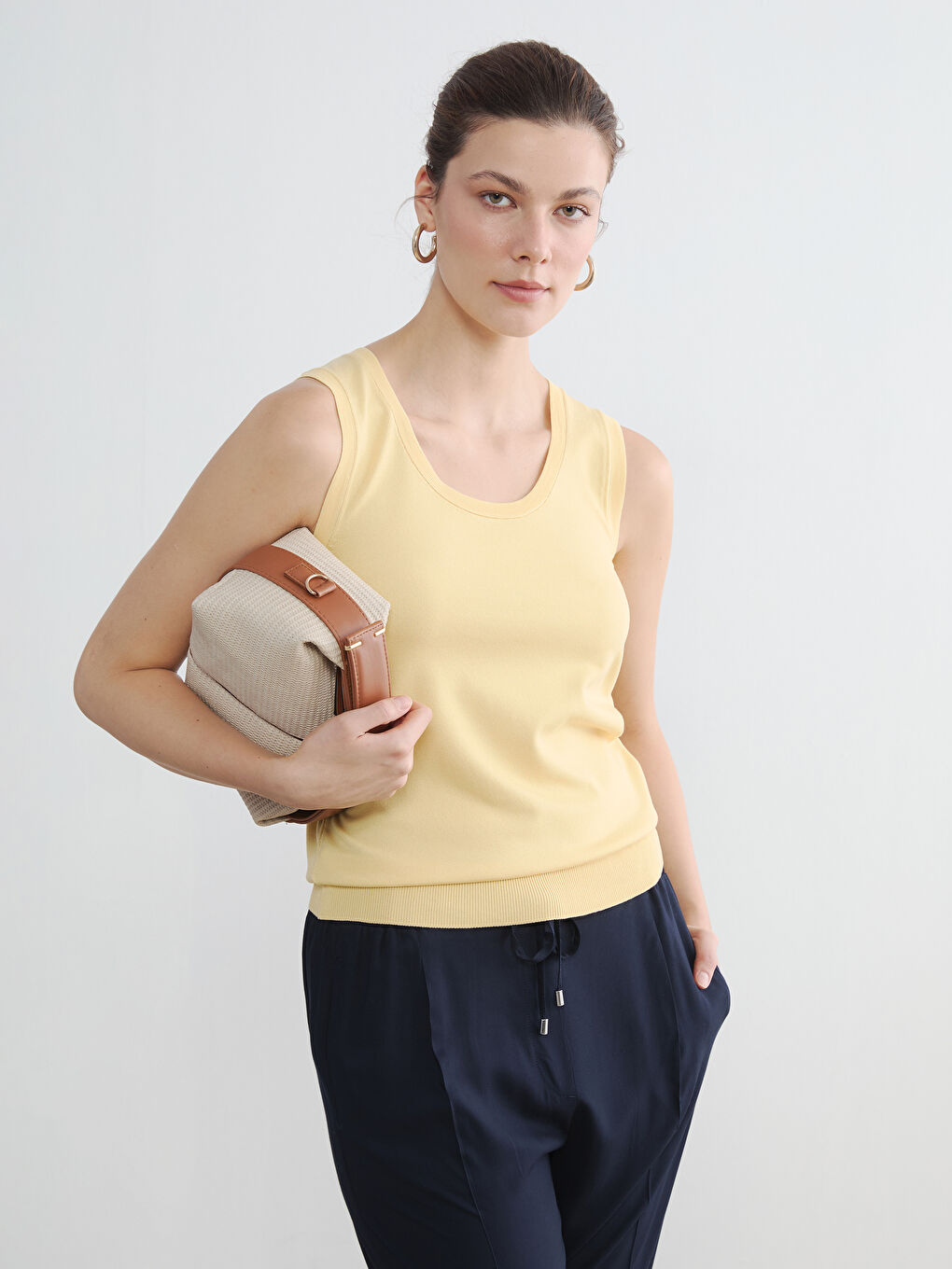 Sarı U Yaka Kadın Triko Atlet