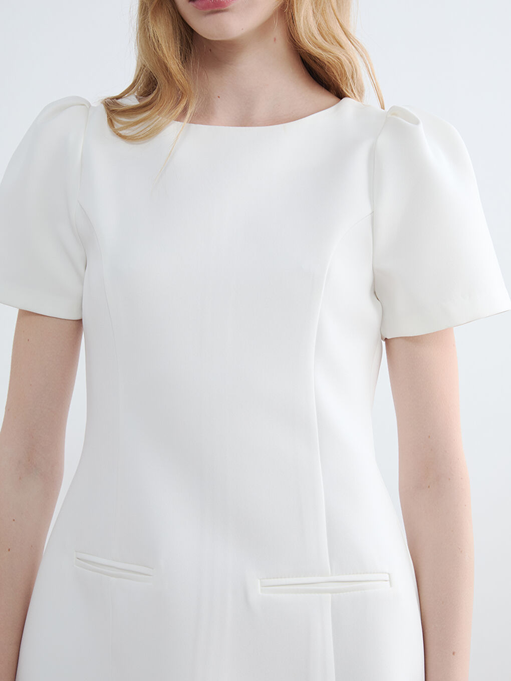 فستان ميني بأكمام منتفخة وياقة دائرية-2