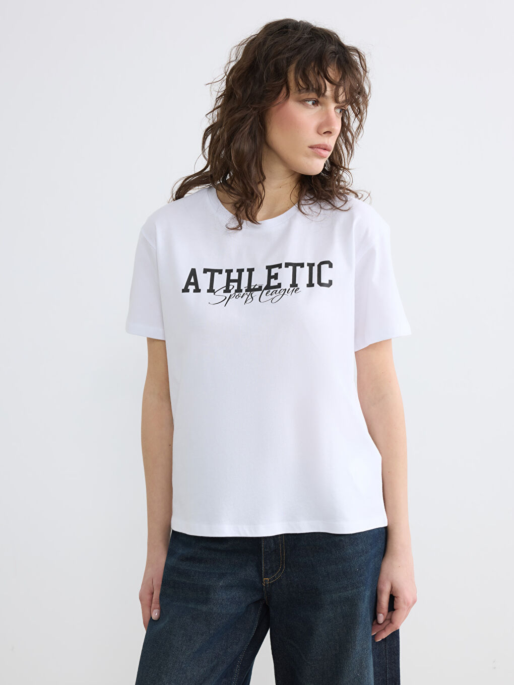 Beyaz Bisiklet Yaka Baskılı Kadın Spor Tişört	