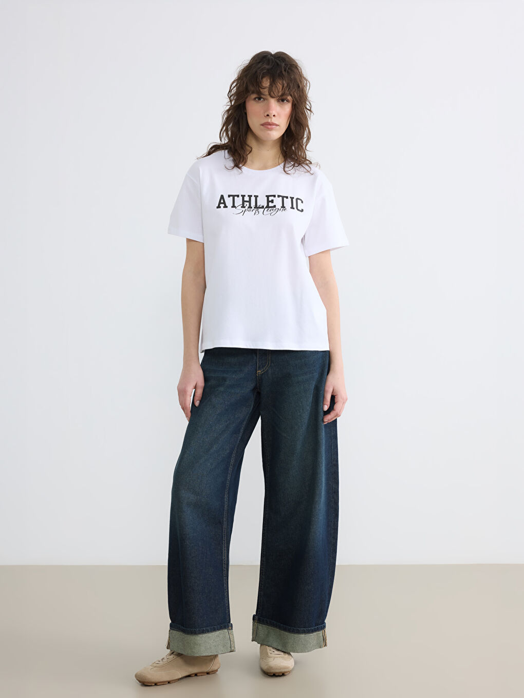 Beyaz Bisiklet Yaka Baskılı Kadın Spor Tişört	-1