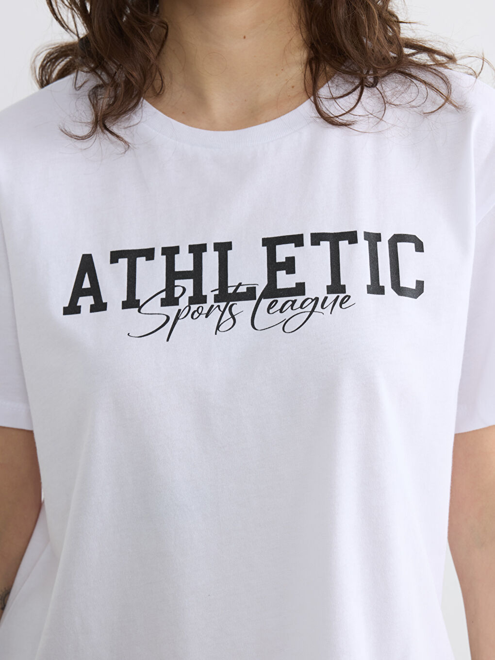 Beyaz Bisiklet Yaka Baskılı Kadın Spor Tişört	-2