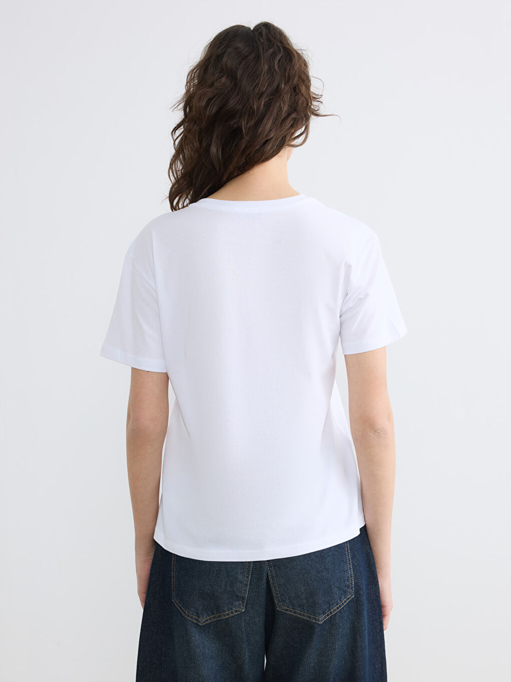 Beyaz Bisiklet Yaka Baskılı Kadın Spor Tişört	-3