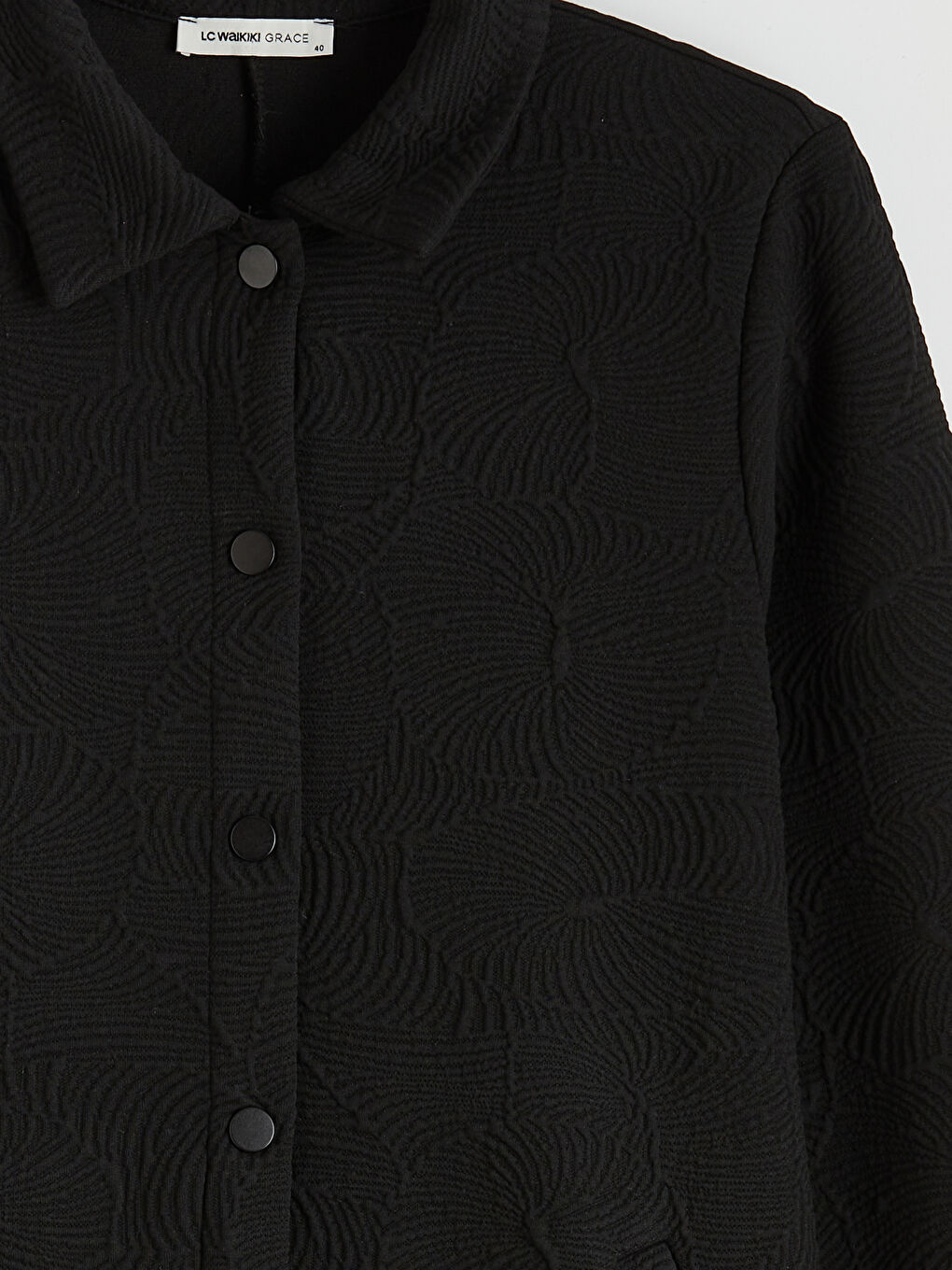 Siyah Gömlek Yaka Kendinden Desenli Kadın Ferace-1