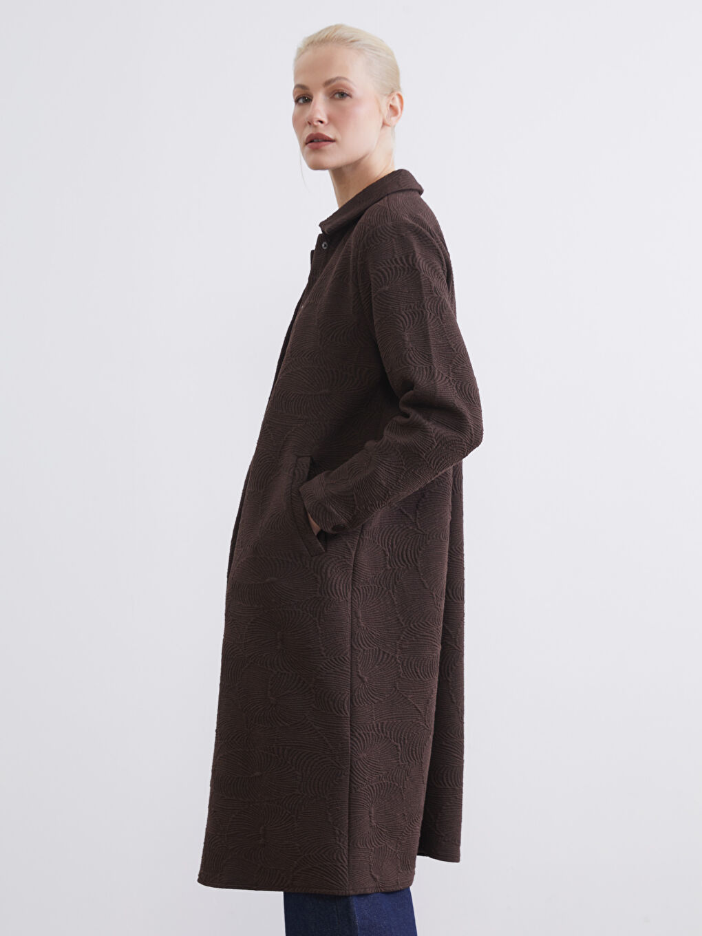 بۆ ژنان عبا بەرزەوە بە کۆڵەی کراوە خۆی