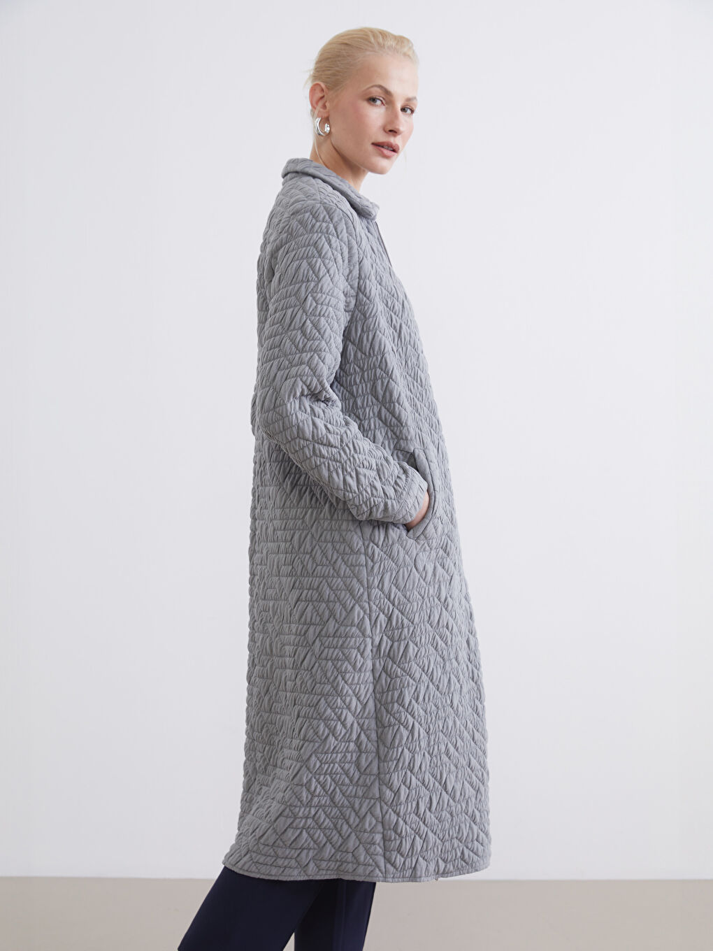 Gri Gömlek Yaka Kendinden Desenli Kadın Ferace