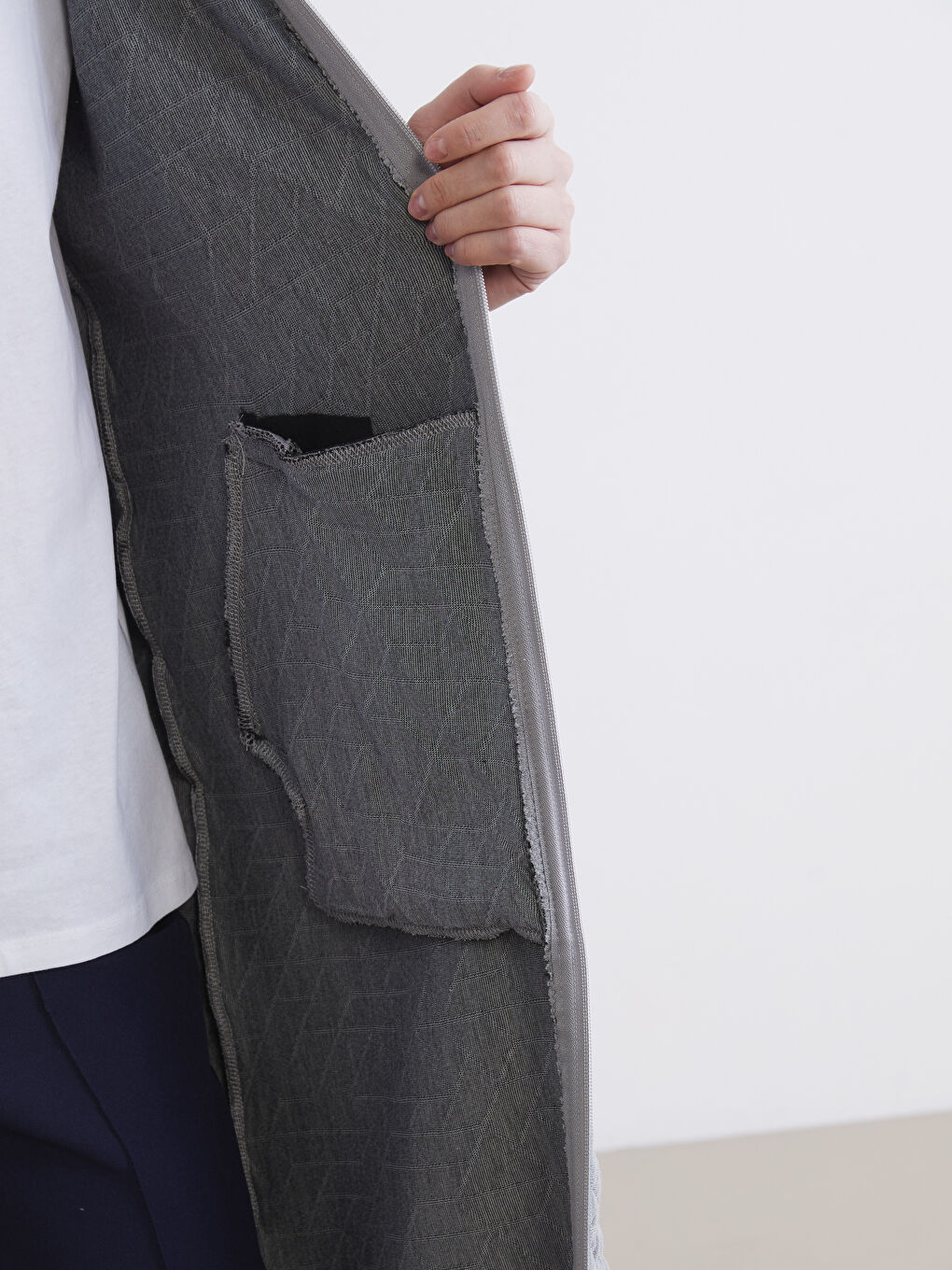 Gri Gömlek Yaka Kendinden Desenli Kadın Ferace-3