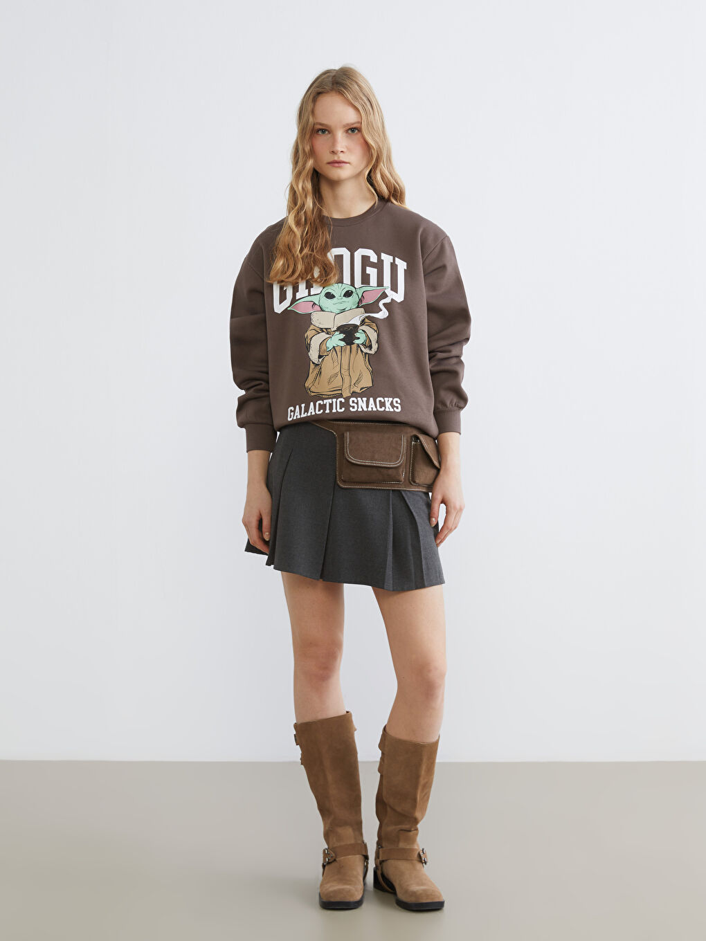 Kahverengi Grogu Baskılı Oversize Kadın Kalın Sweatshirt-1