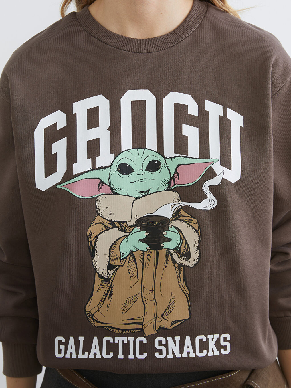 Kahverengi Grogu Baskılı Oversize Kadın Kalın Sweatshirt-2