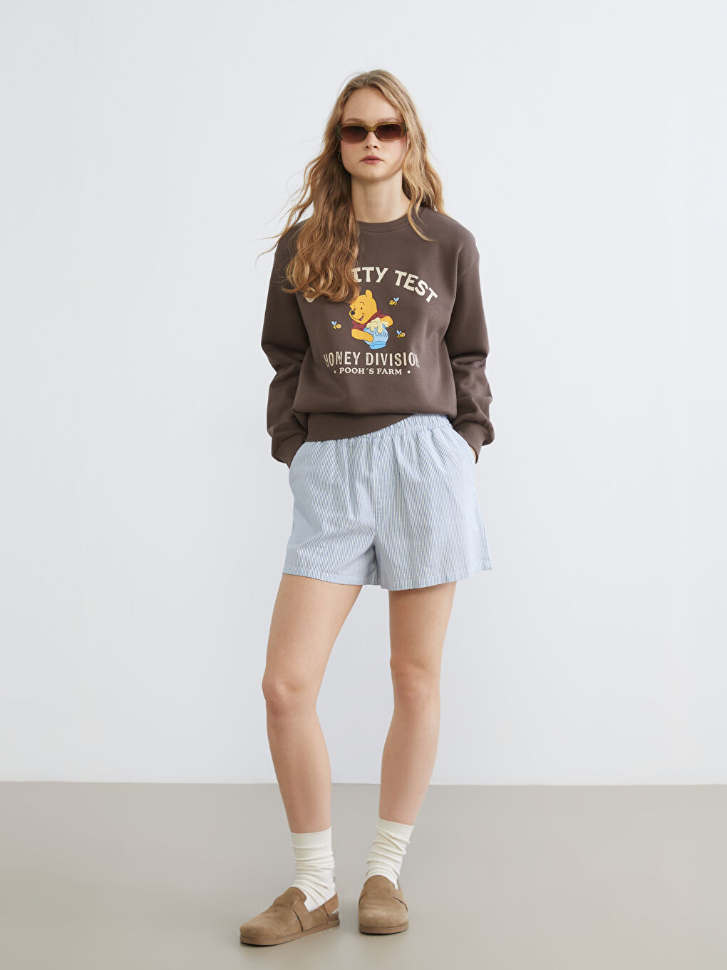 Kahverengi Winnie the Pooh Baskılı Kadın Kalın Sweatshirt-1