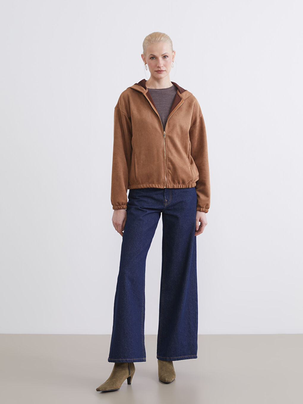 Kahverengi Kapüşonlu Süet Görünümlü Kadın Fermuarlı Sweatshirt-1