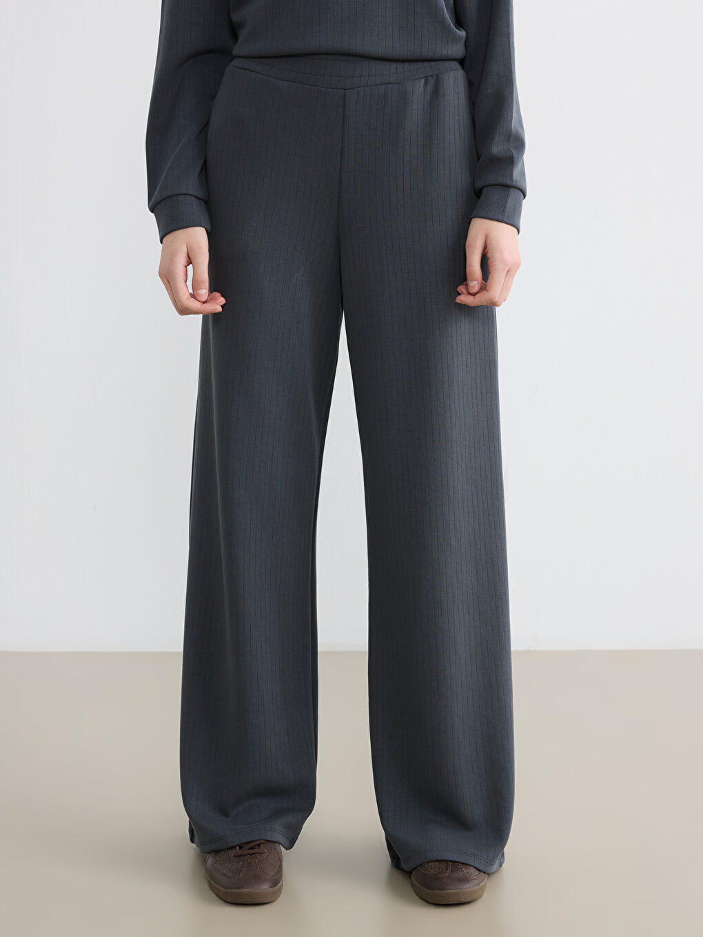 Женские спортивные штаны с мягким прикосновением в полоску-3