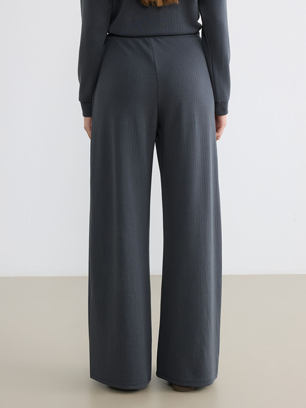 Женские спортивные штаны с мягким прикосновением в полоску-5