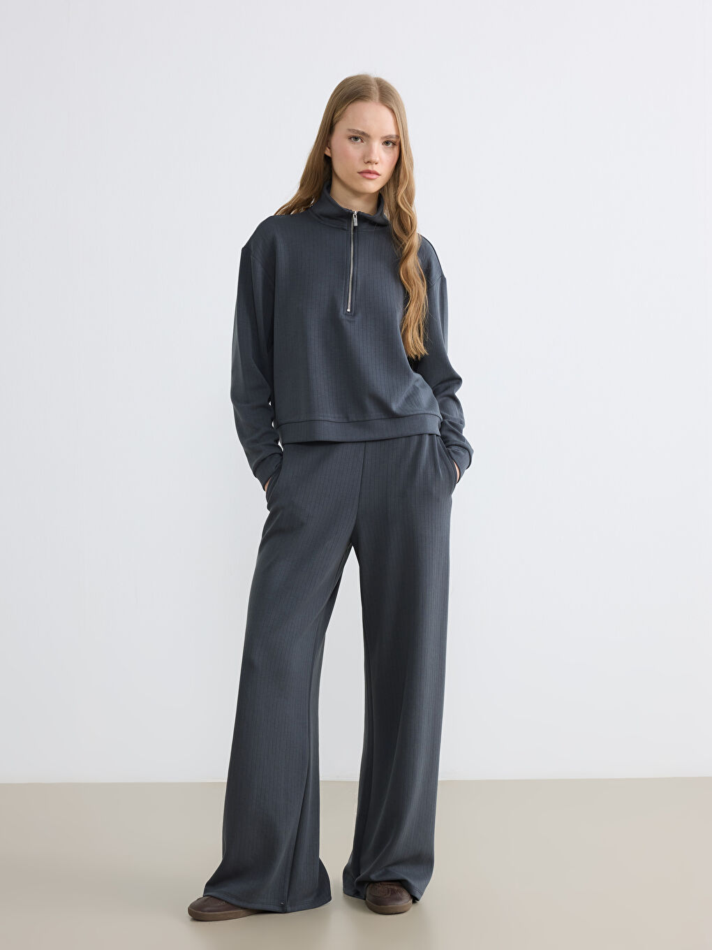 Мягкий на ощупь оверсайз женский свитшот-2