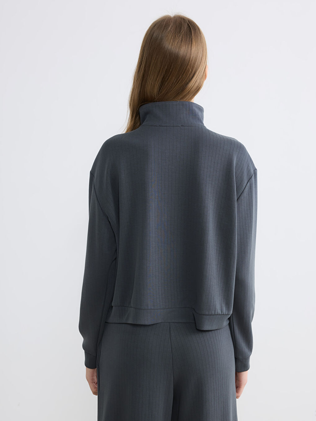 Мягкий на ощупь оверсайз женский свитшот-4