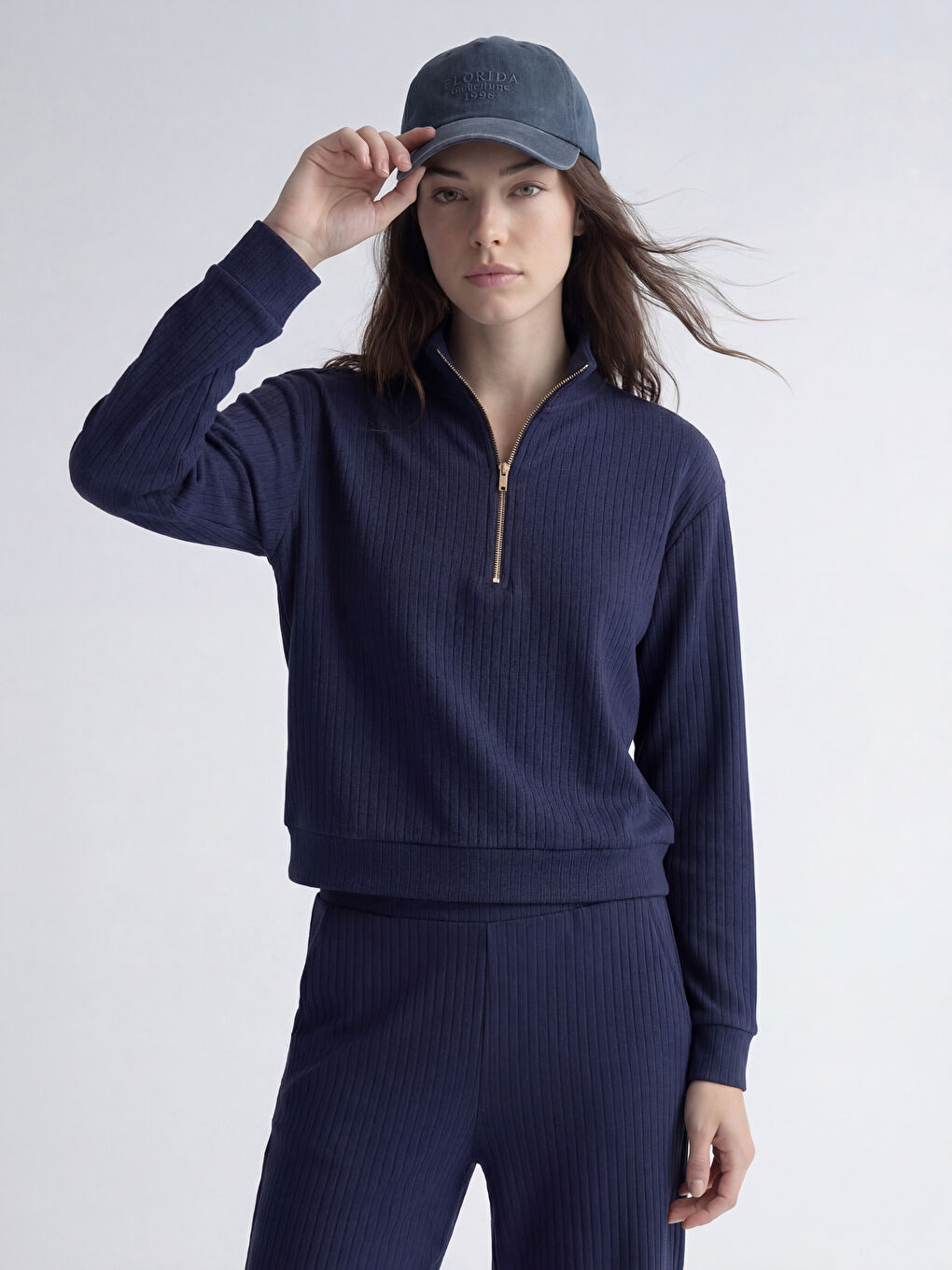 Мягкий на ощупь оверсайз женский свитшот