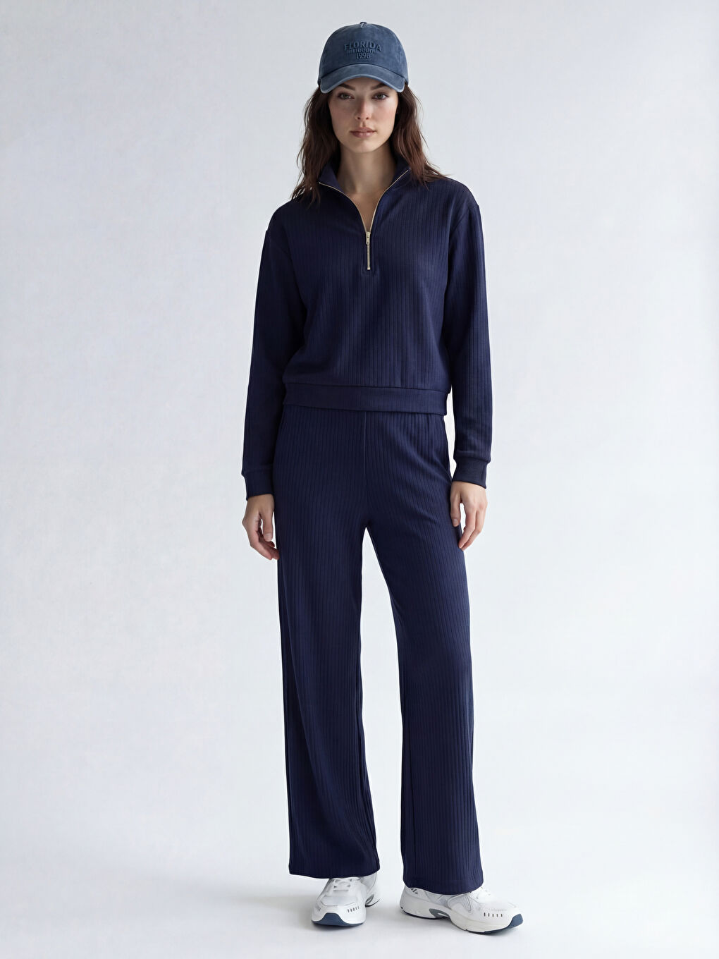 Мягкий на ощупь оверсайз женский свитшот-1