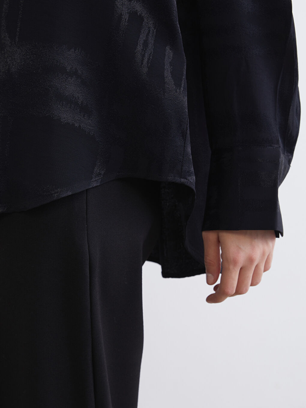 Siyah Desenli Kadın Gömlek-2