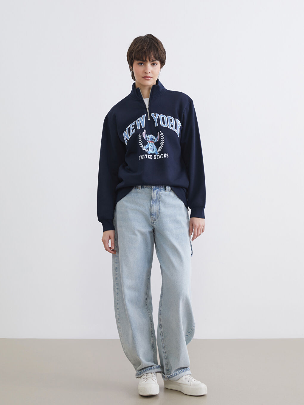 Lacivert Dik Yaka Stitch Baskılı Oversize Kadın Sweatshirt-1