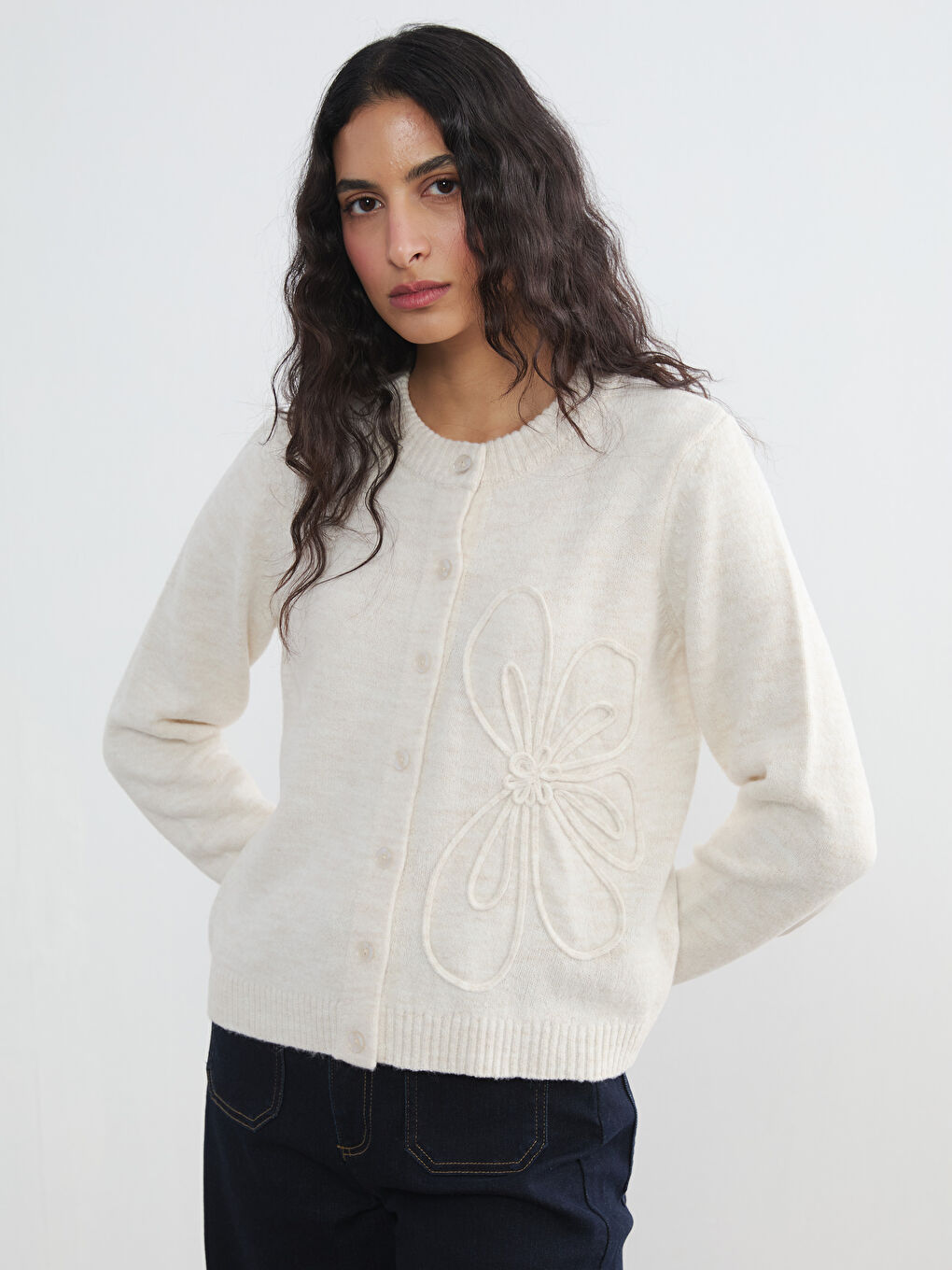 Ekru Bisiklet Yaka Nakışlı Kadın Triko Hırka