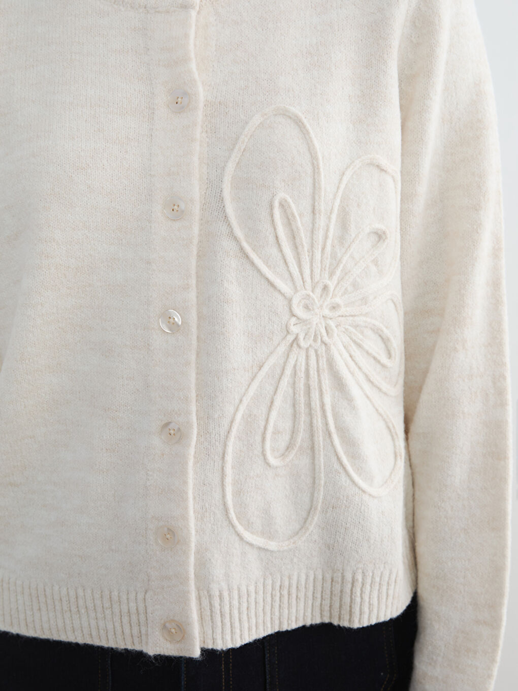 Ekru Bisiklet Yaka Nakışlı Kadın Triko Hırka-2