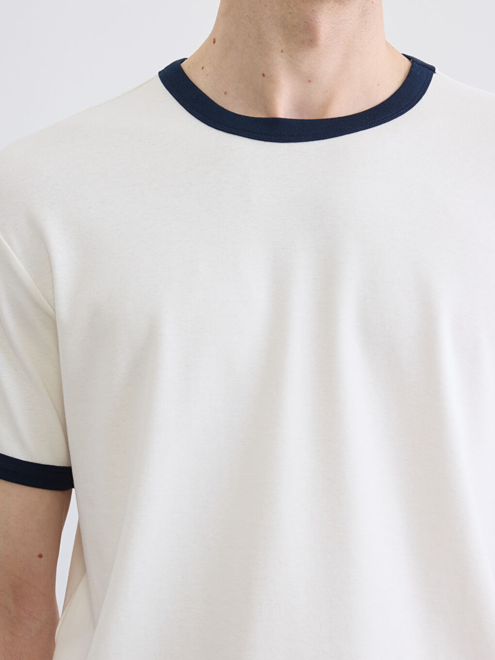 Ekru Bisiklet Yaka Ribanalı Erkek Tişört-2