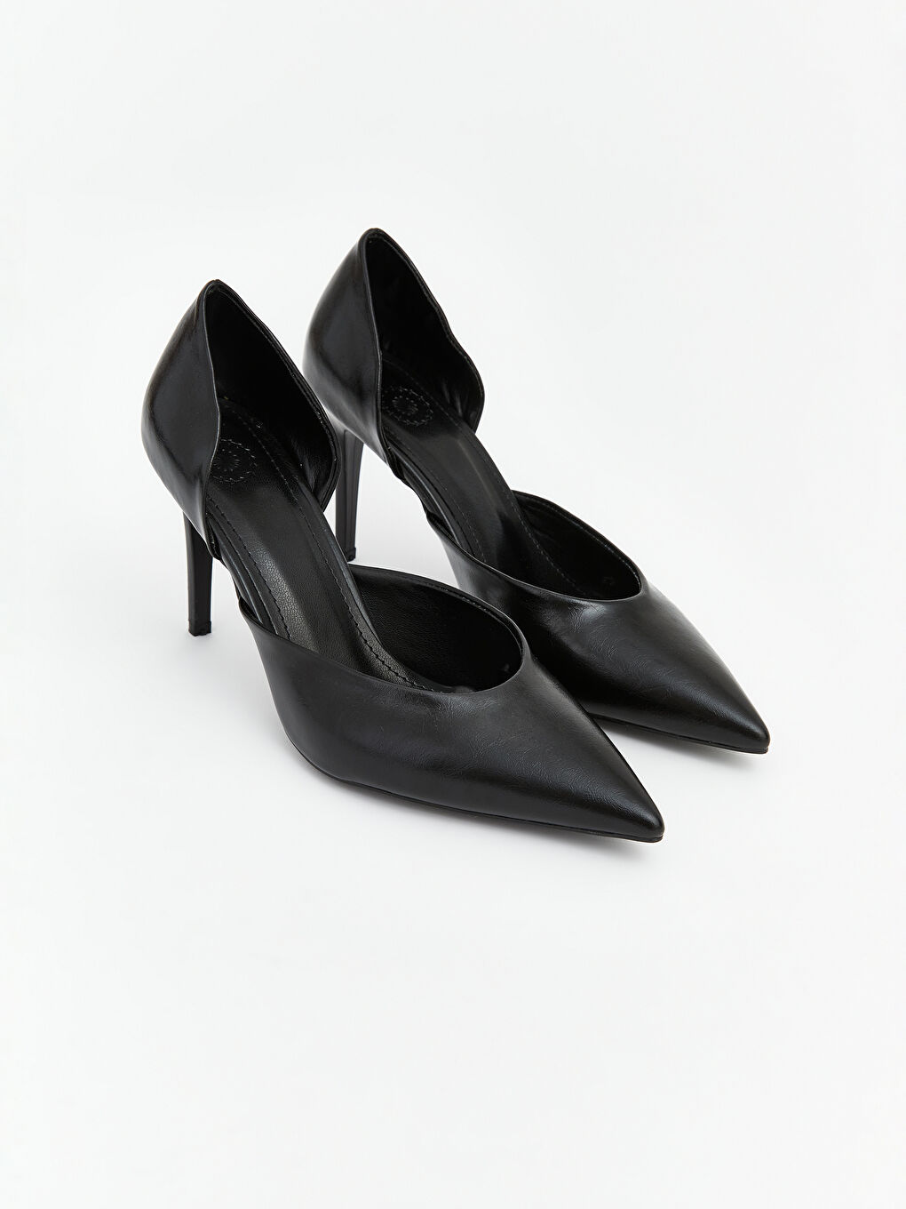 Siyah Sivri Burun Kadın Topuklu Ayakkabı