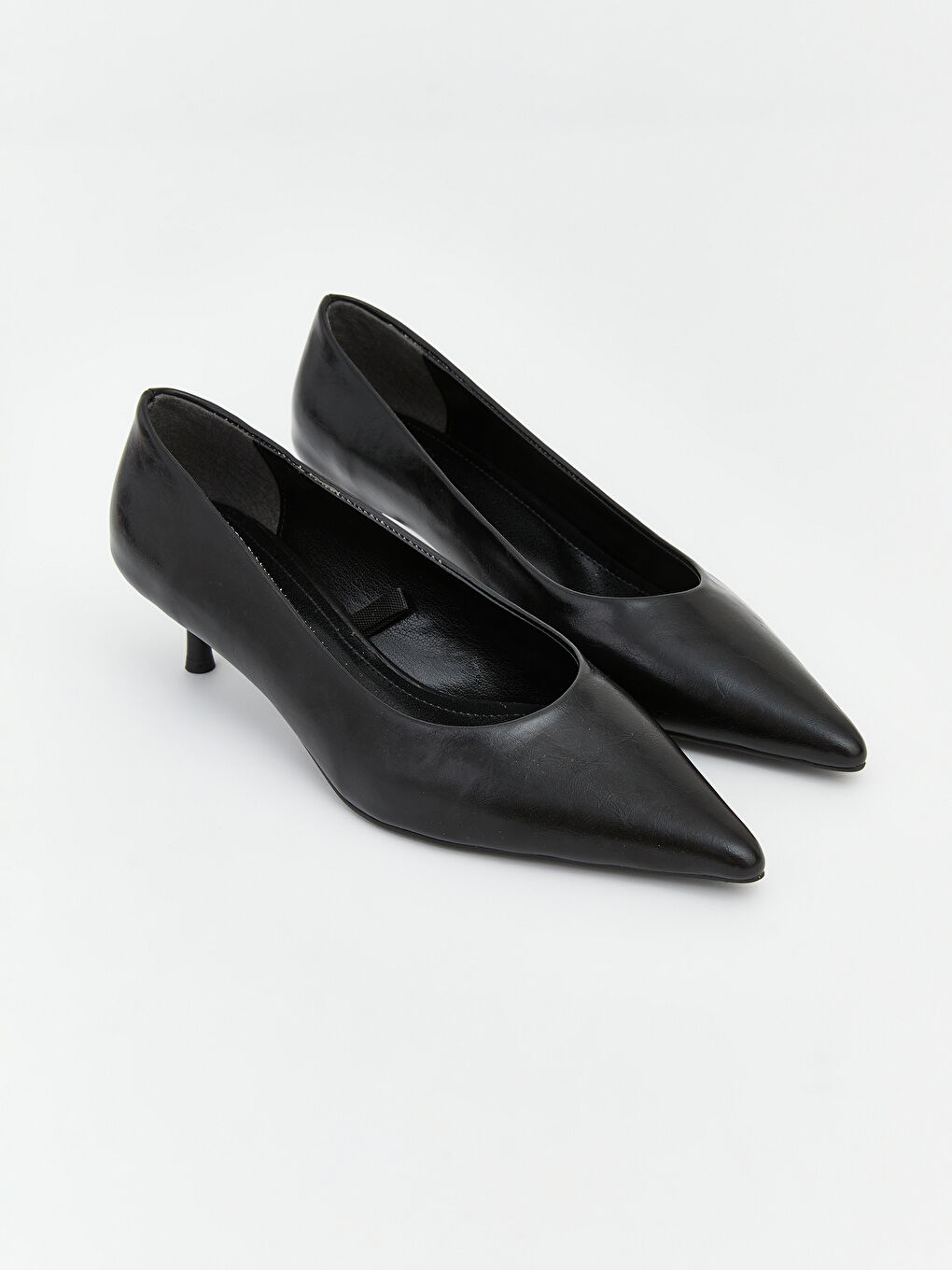 Siyah Sivri Burun Kadın Topuklu Ayakkabı