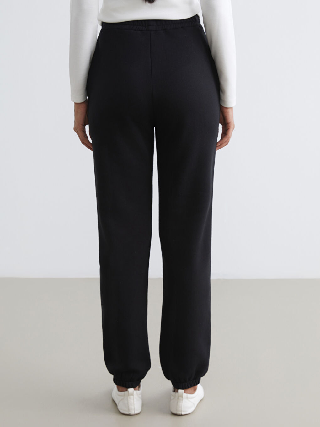 Women's Jogger Sweatpants with Elastic Waistband-3