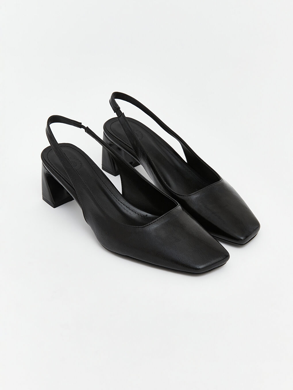 Siyah Küt Burun Kadın Topuklu Ayakkabı