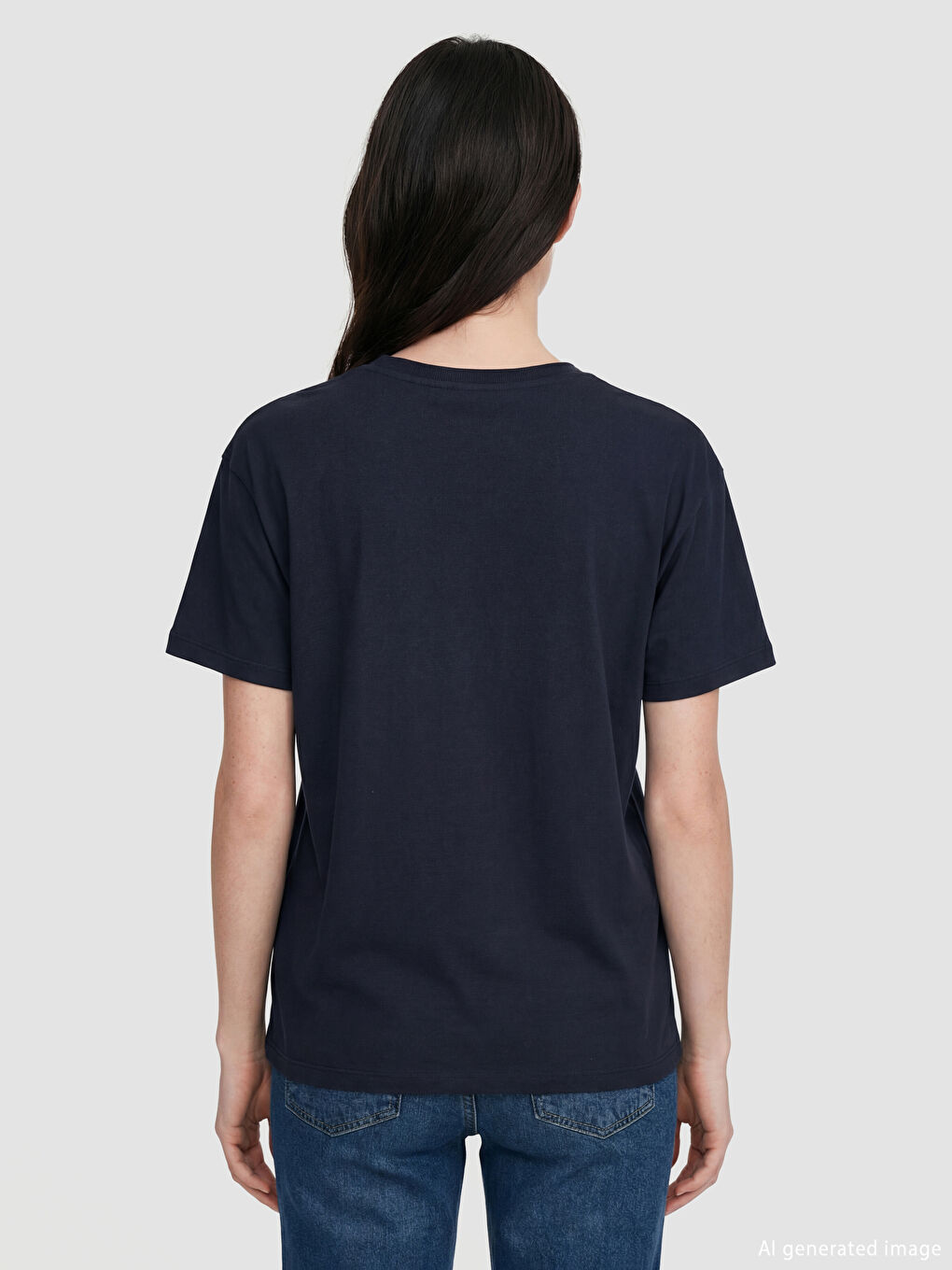 تيشيرت حريمي ناعم بفتحة رقبة على شكل جوهرة.-3