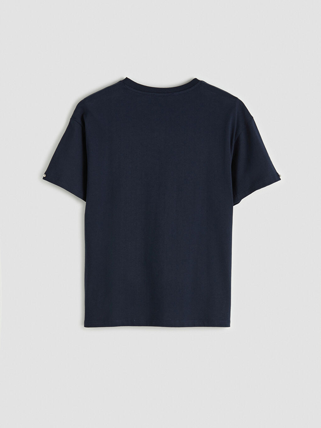 تيشيرت حريمي ناعم بفتحة رقبة على شكل جوهرة.-6