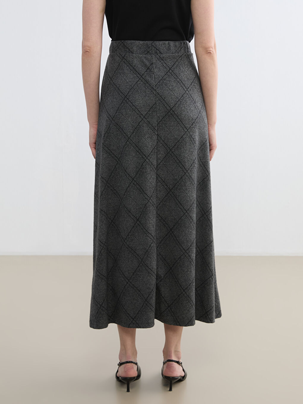 Diamond-patterned flared skirt with an elasticated waist.-3