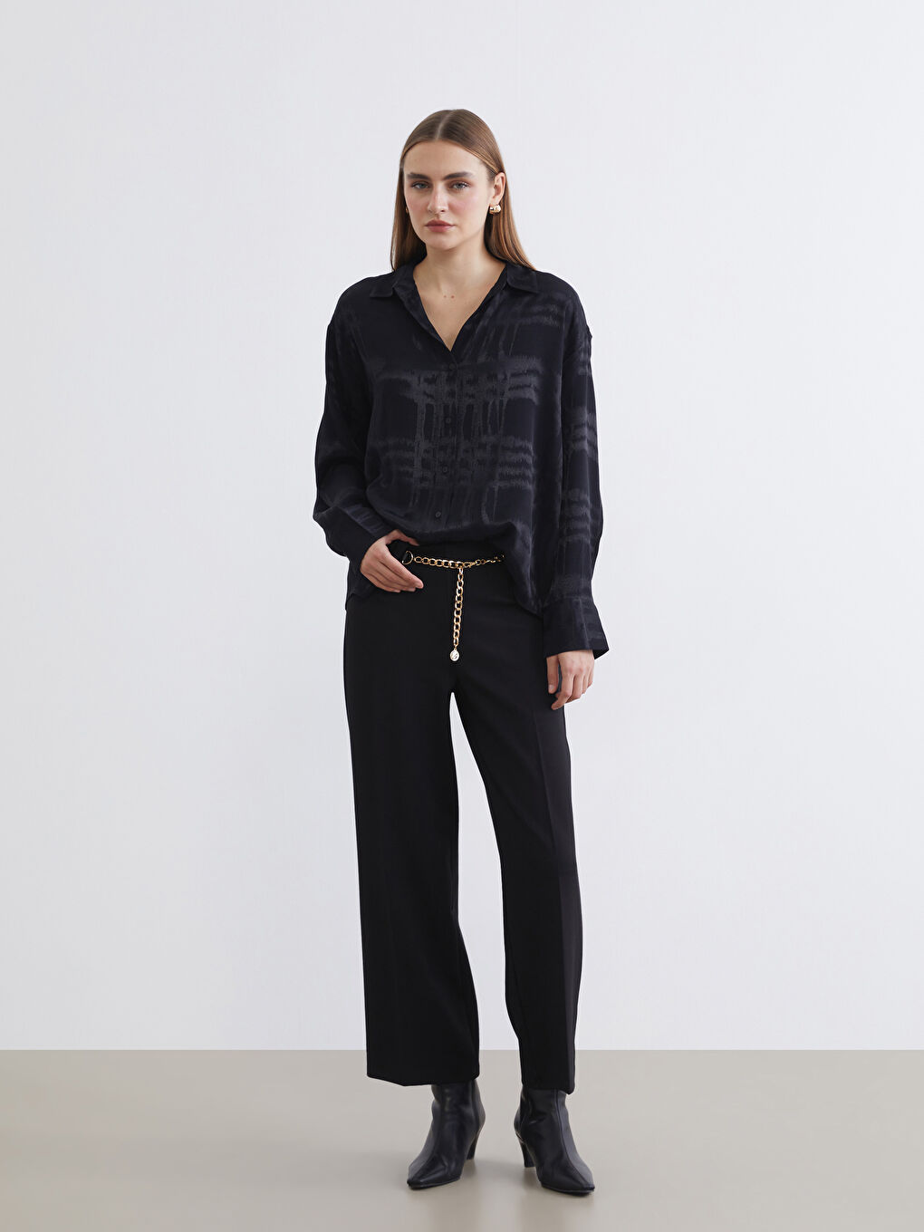 Siyah Loose Fit Zincir Kemerli Kadın Pantolon