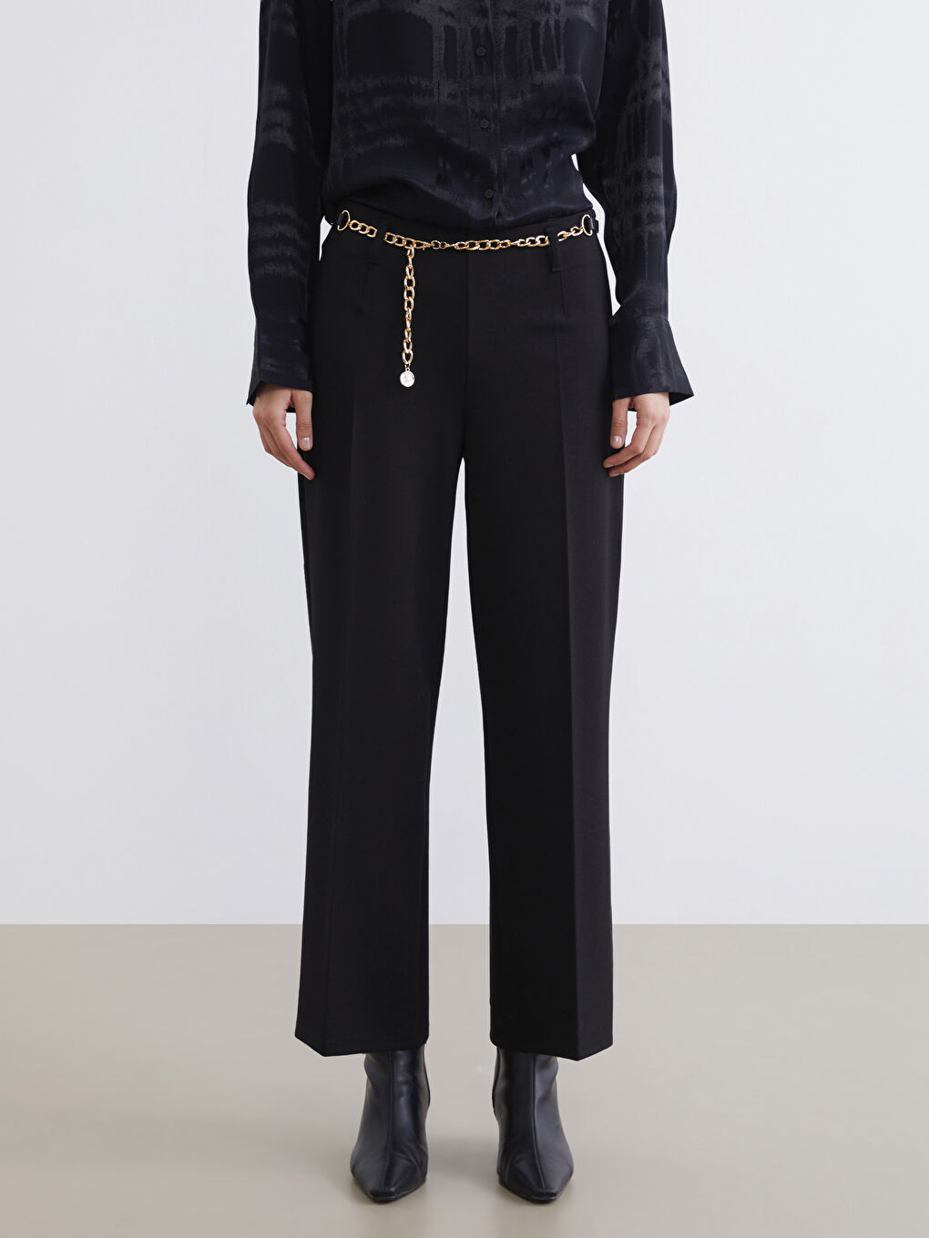 Siyah Loose Fit Zincir Kemerli Kadın Pantolon-1
