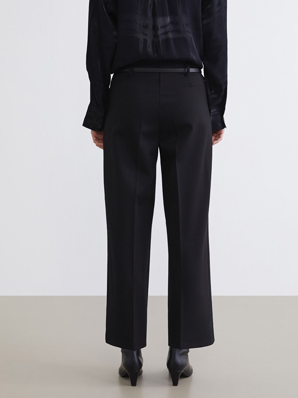 Siyah Loose Fit Zincir Kemerli Kadın Pantolon-3